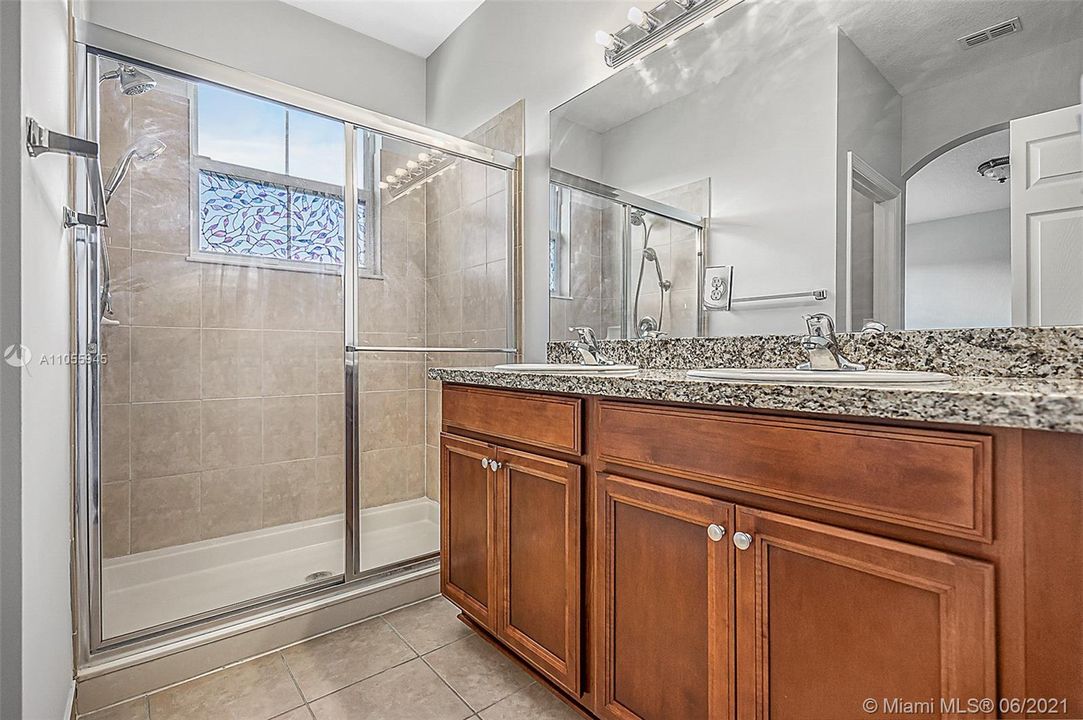 最近租的: $2,400 (3 贝兹, 2 浴室, 1523 平方英尺)