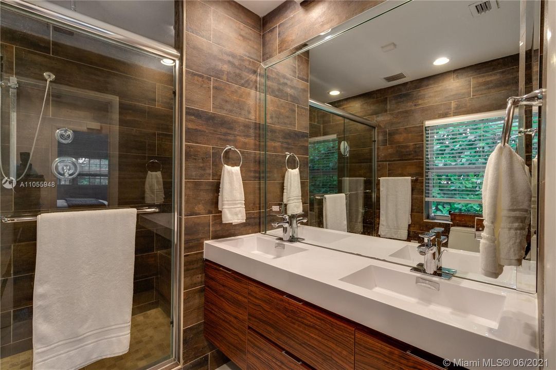 最近售出: $850,000 (3 贝兹, 2 浴室, 1765 平方英尺)