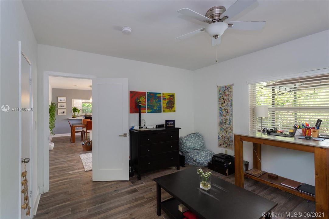 Recently Sold: $850,000 (3 beds, 2 baths, 1765 Square Feet)