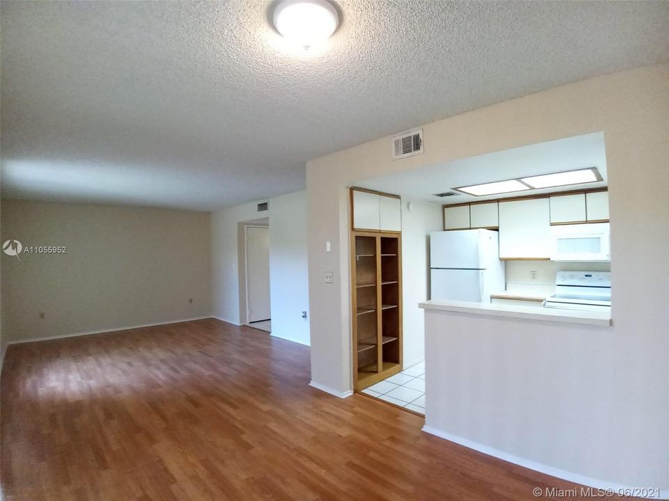 Recently Rented: $1,600 (2 beds, 2 baths, 910 Square Feet)