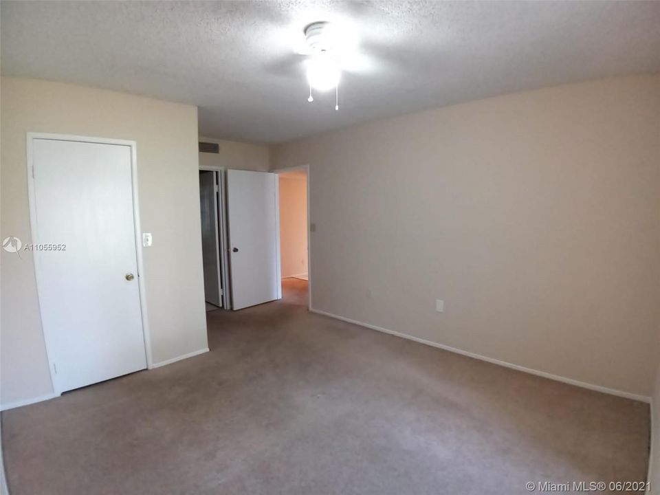 Recently Rented: $1,600 (2 beds, 2 baths, 910 Square Feet)