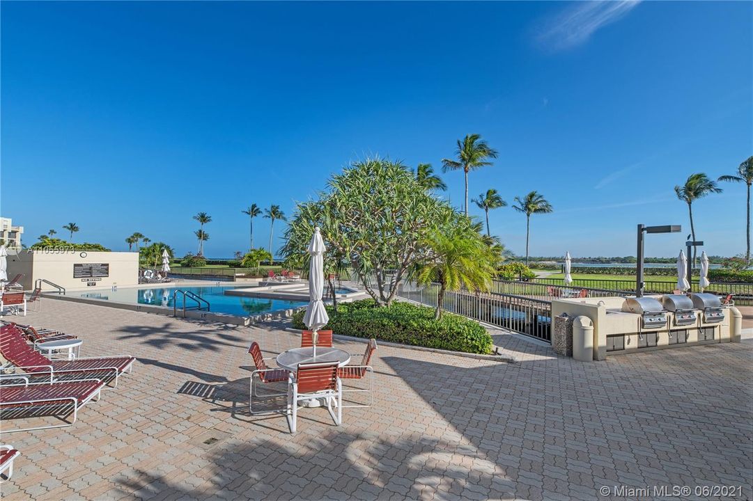 Recently Sold: $1,100,000 (3 beds, 3 baths, 2940 Square Feet)