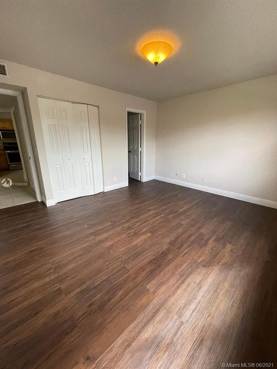 Recently Sold: $159,900 (1 beds, 1 baths, 733 Square Feet)