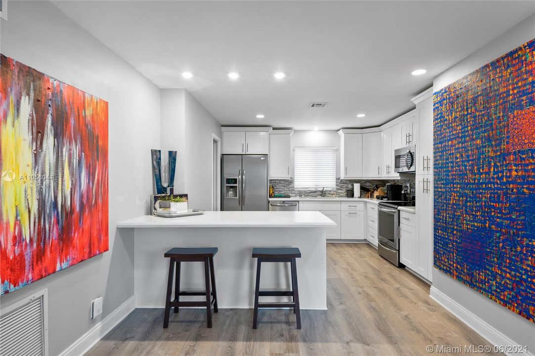 Recently Sold: $700,000 (3 beds, 2 baths, 1552 Square Feet)