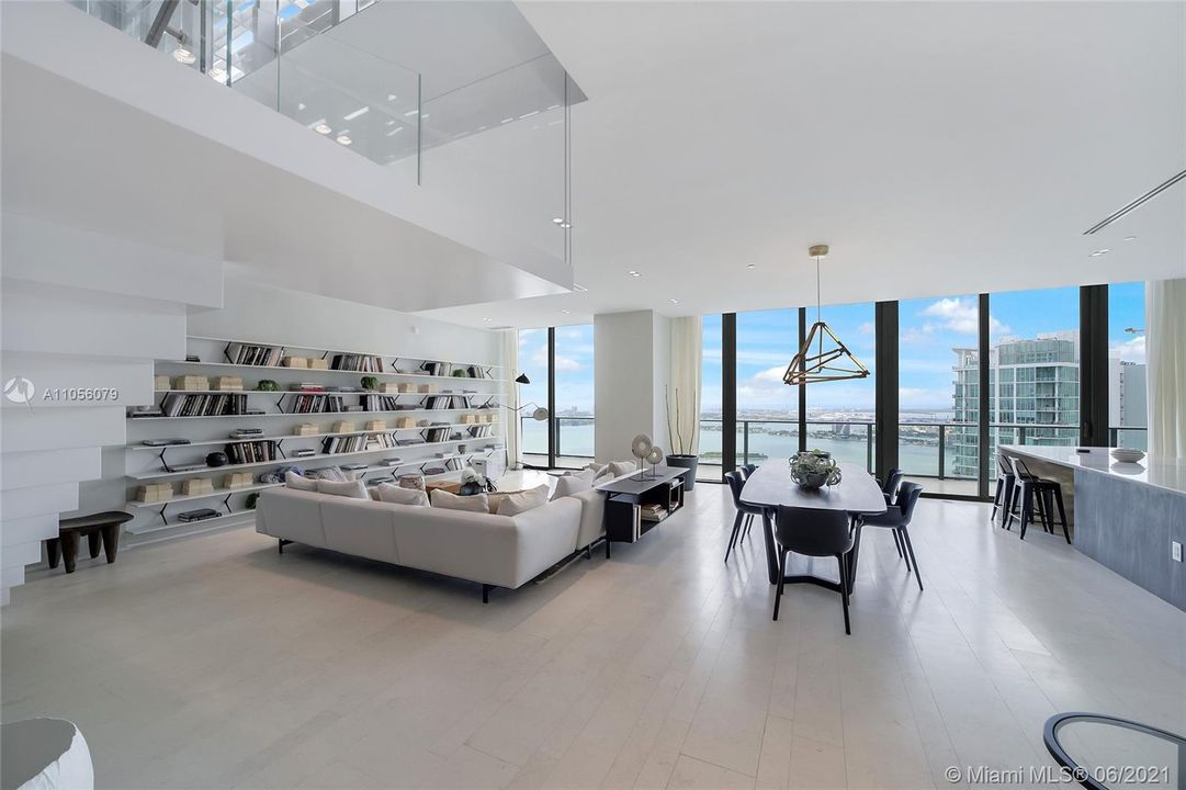 Recently Sold: $3,945,000 (4 beds, 4 baths, 2848 Square Feet)