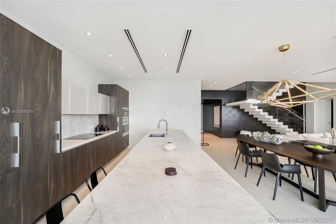 Recently Sold: $3,945,000 (4 beds, 4 baths, 2848 Square Feet)