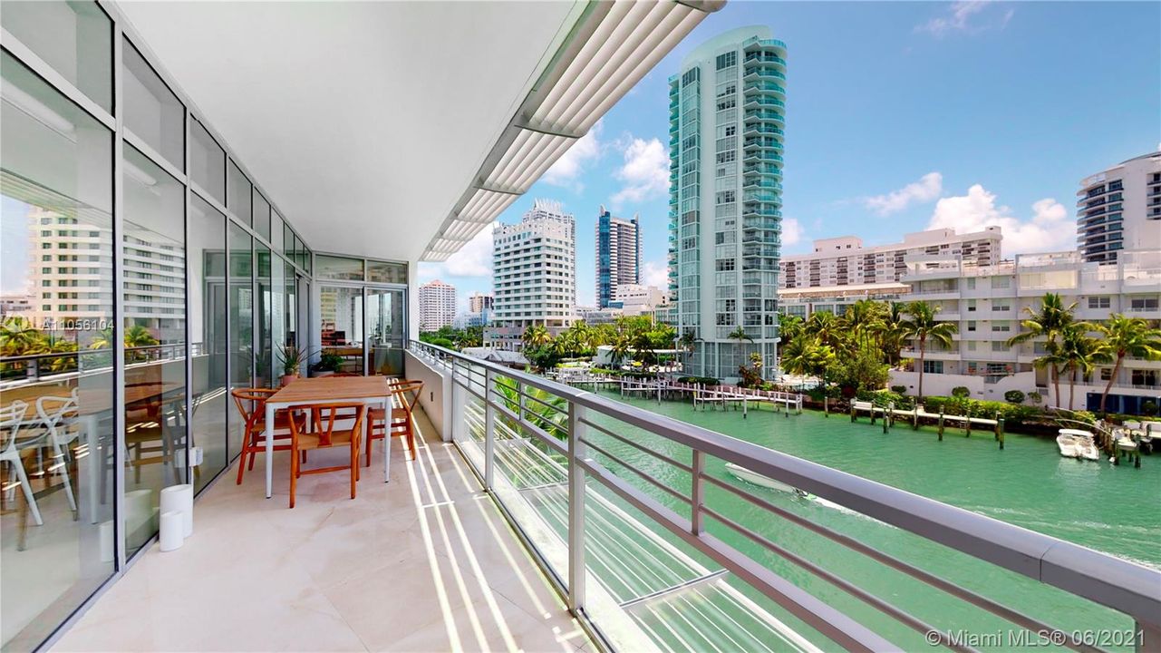 Recently Sold: $1,795,000 (3 beds, 3 baths, 2156 Square Feet)