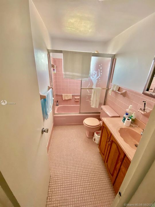 Recently Sold: $132,000 (1 beds, 1 baths, 839 Square Feet)