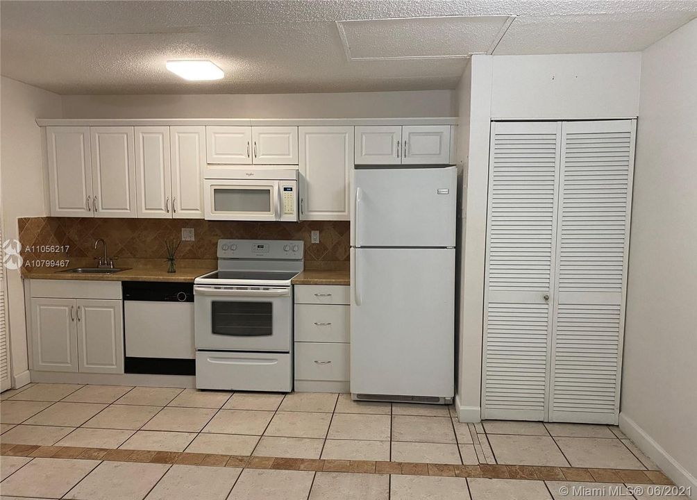 Recently Sold: $165,000 (1 beds, 1 baths, 780 Square Feet)