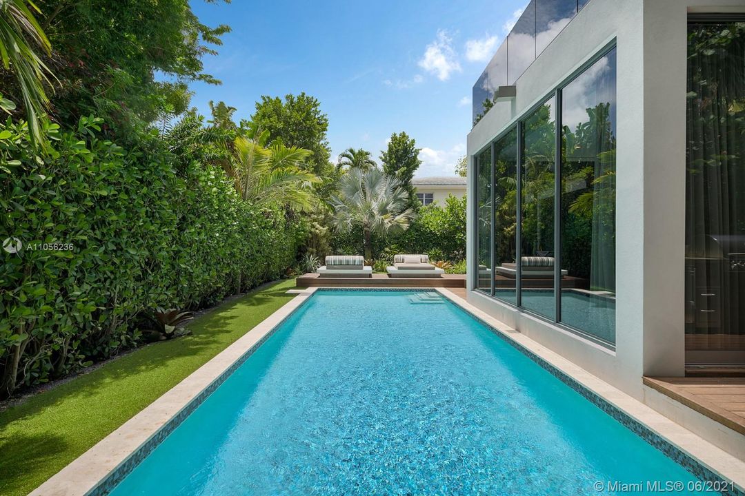 Recently Sold: $6,495,000 (6 beds, 6 baths, 4626 Square Feet)