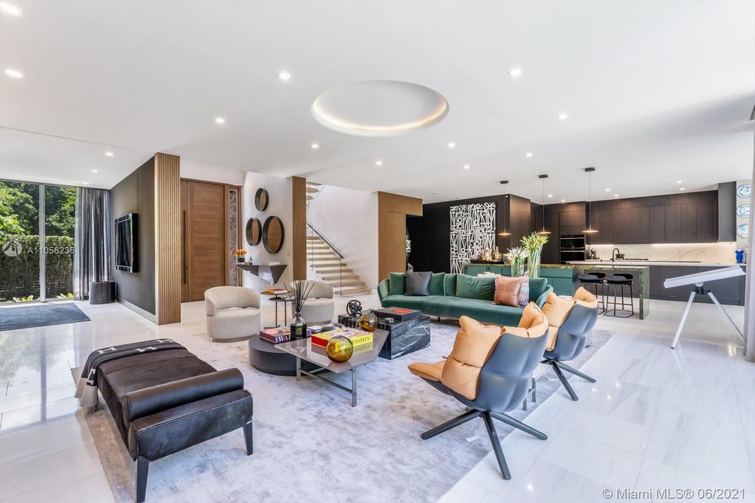 Recently Sold: $6,495,000 (6 beds, 6 baths, 4626 Square Feet)