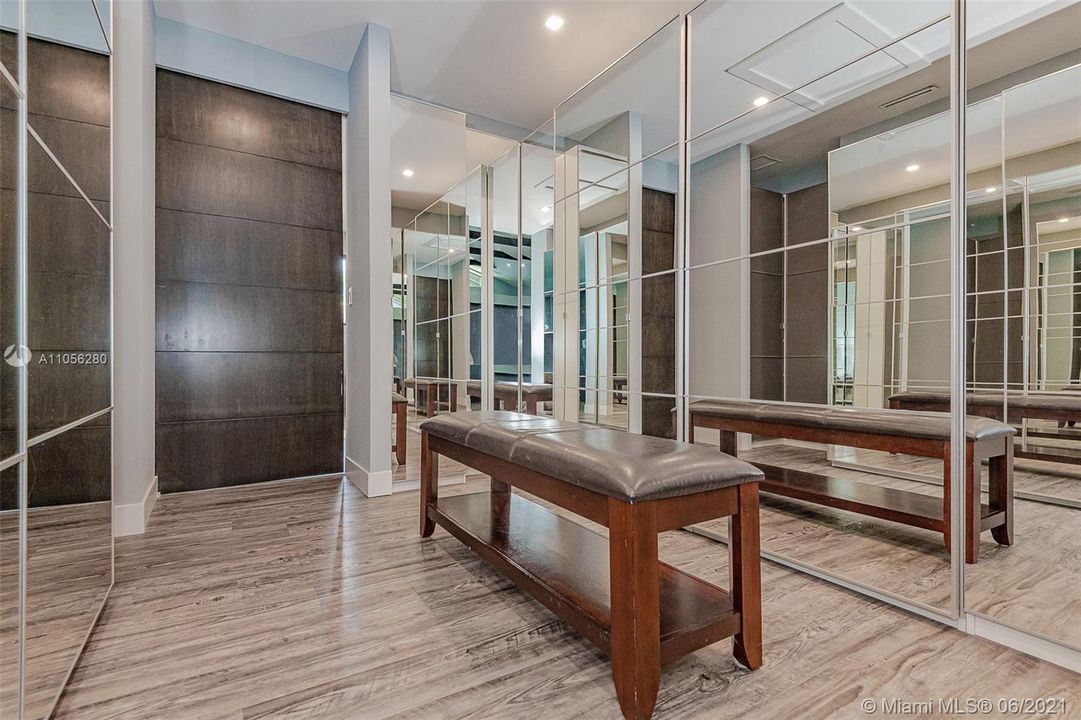 Recently Rented: $12,000 (5 beds, 3 baths, 3317 Square Feet)