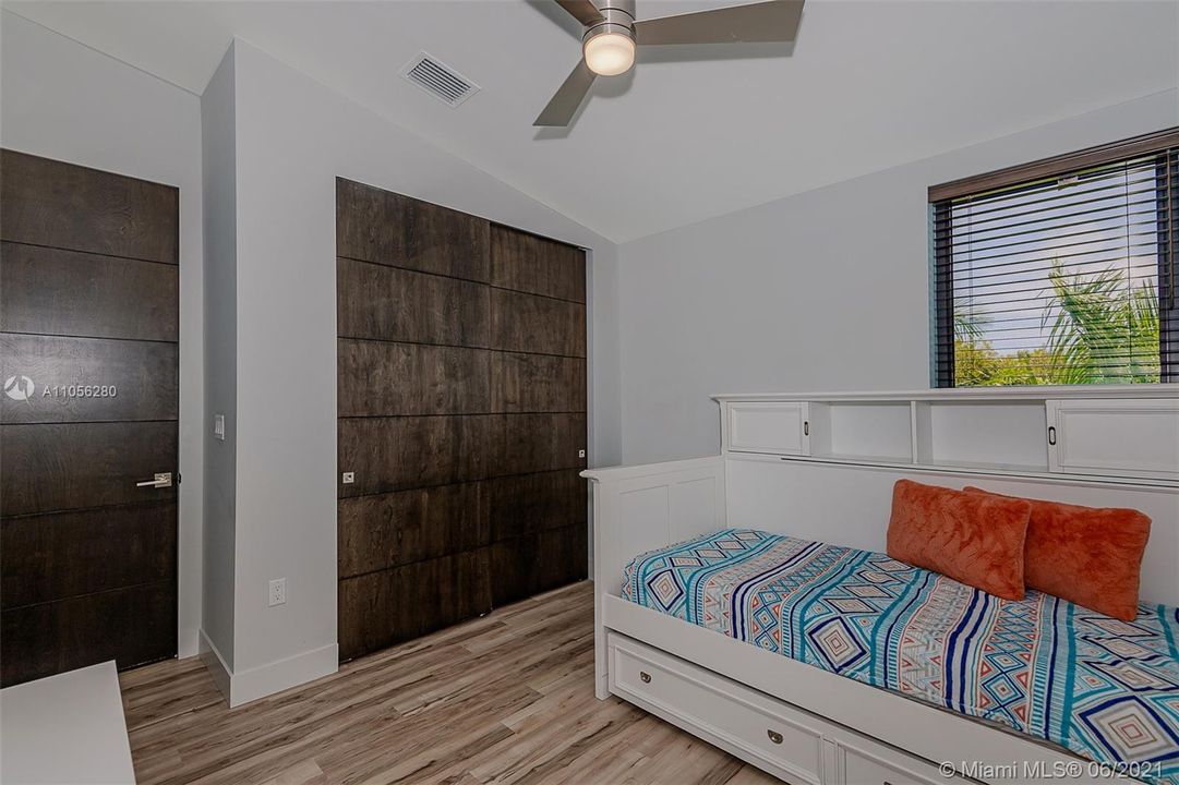 Recently Rented: $12,000 (5 beds, 3 baths, 3317 Square Feet)