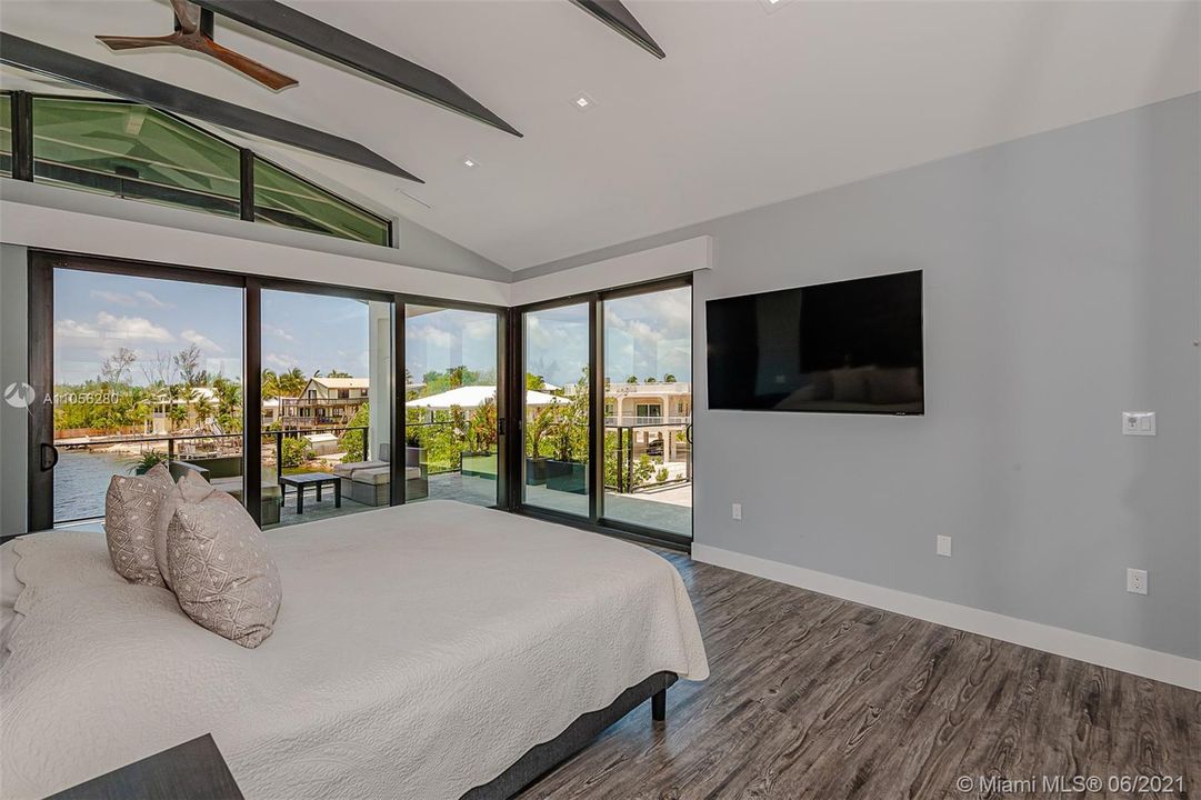 Recently Rented: $12,000 (5 beds, 3 baths, 3317 Square Feet)