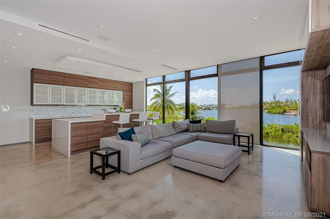 Recently Rented: $12,000 (5 beds, 3 baths, 3317 Square Feet)