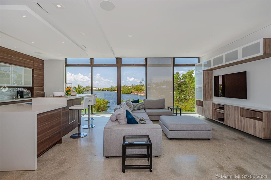 Recently Rented: $12,000 (5 beds, 3 baths, 3317 Square Feet)