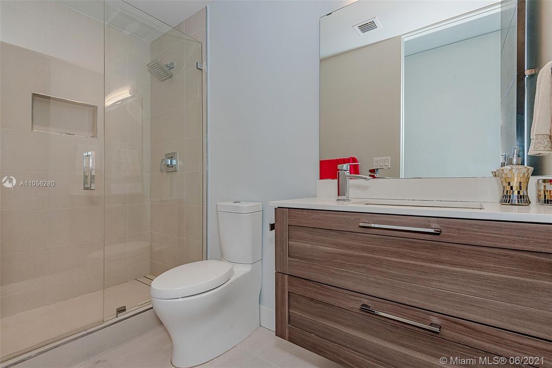 Recently Rented: $12,000 (5 beds, 3 baths, 3317 Square Feet)