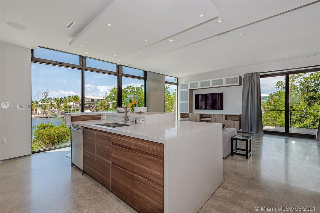 Recently Rented: $12,000 (5 beds, 3 baths, 3317 Square Feet)