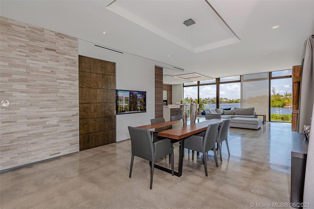 Recently Rented: $12,000 (5 beds, 3 baths, 3317 Square Feet)