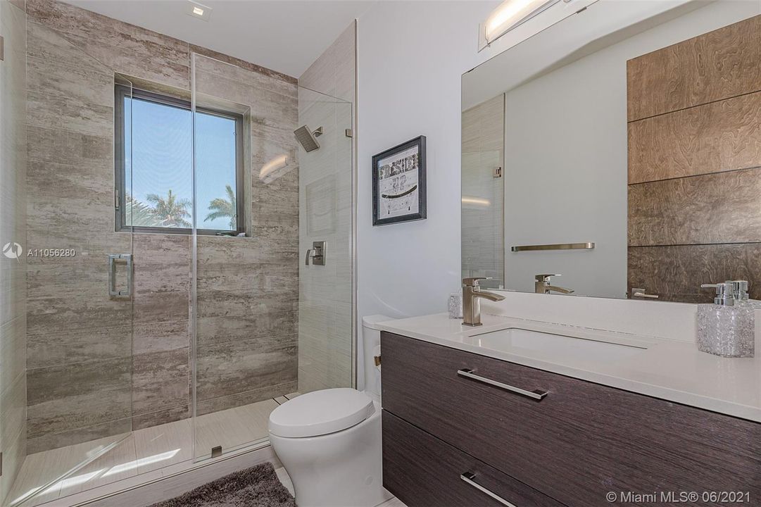 Recently Rented: $12,000 (5 beds, 3 baths, 3317 Square Feet)