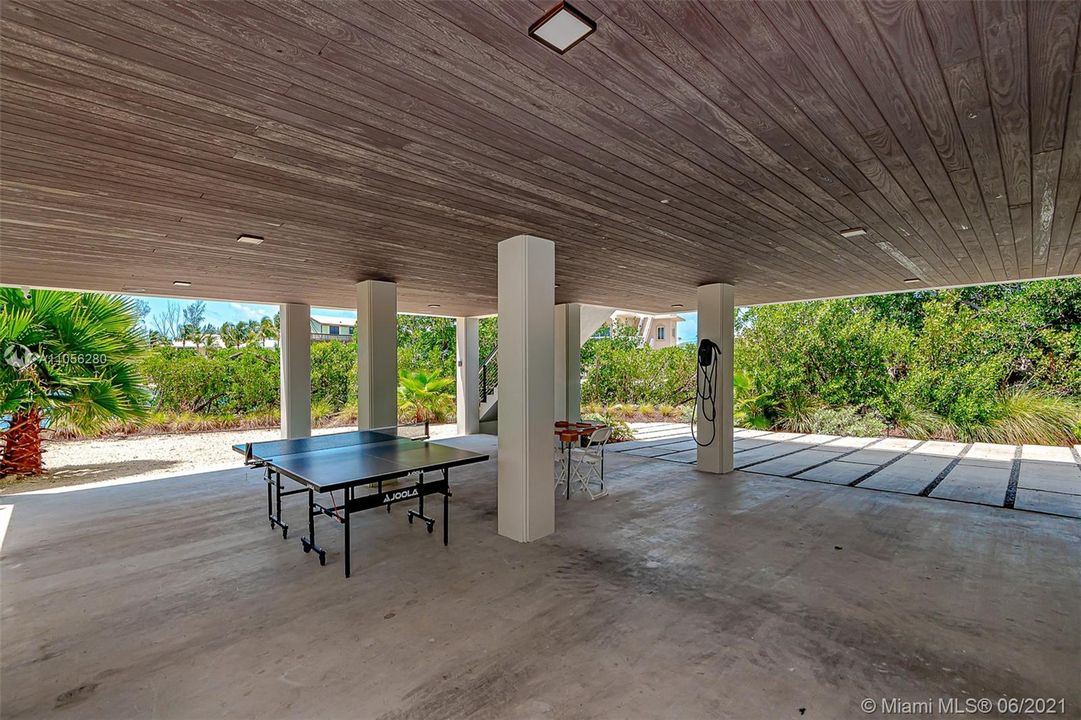 Recently Rented: $12,000 (5 beds, 3 baths, 3317 Square Feet)