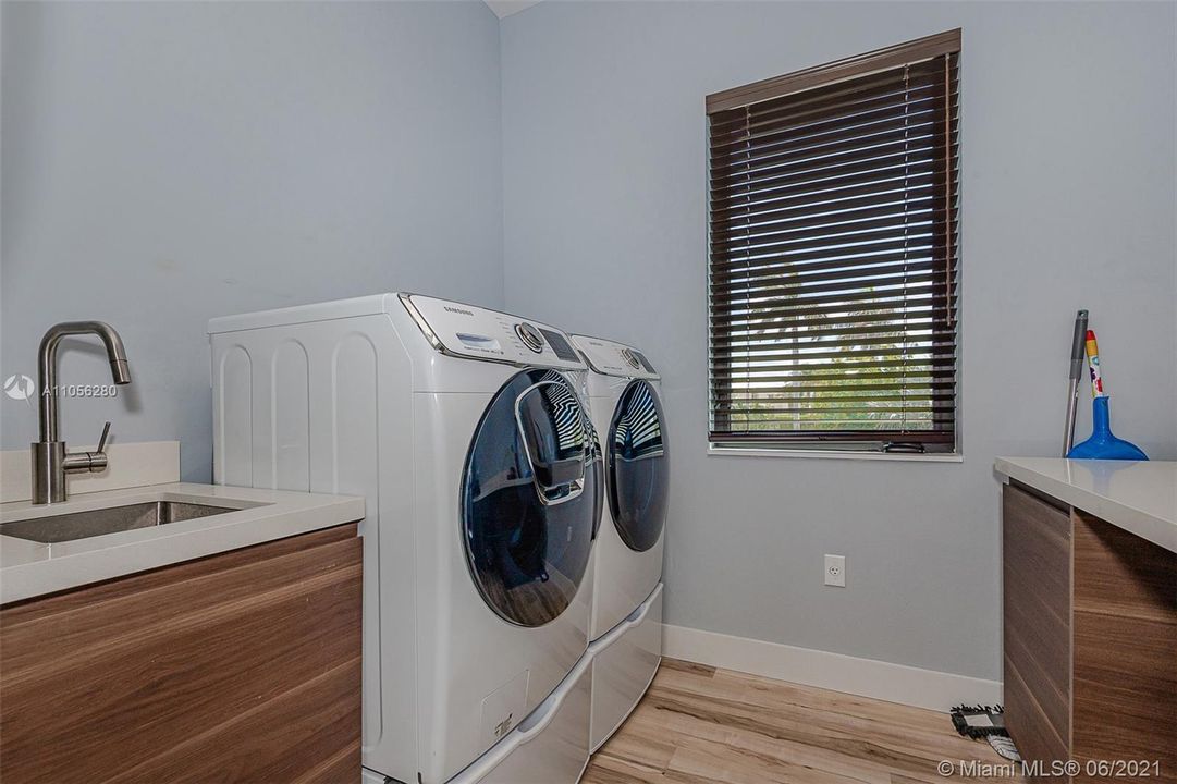 Recently Rented: $12,000 (5 beds, 3 baths, 3317 Square Feet)