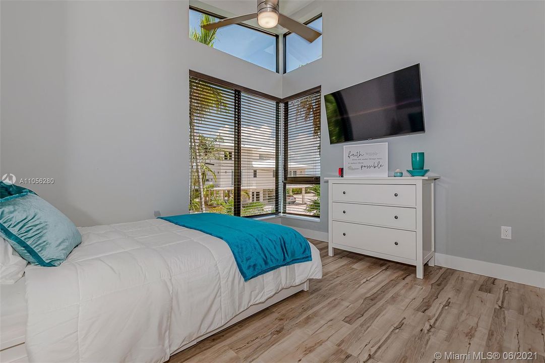 Recently Rented: $12,000 (5 beds, 3 baths, 3317 Square Feet)