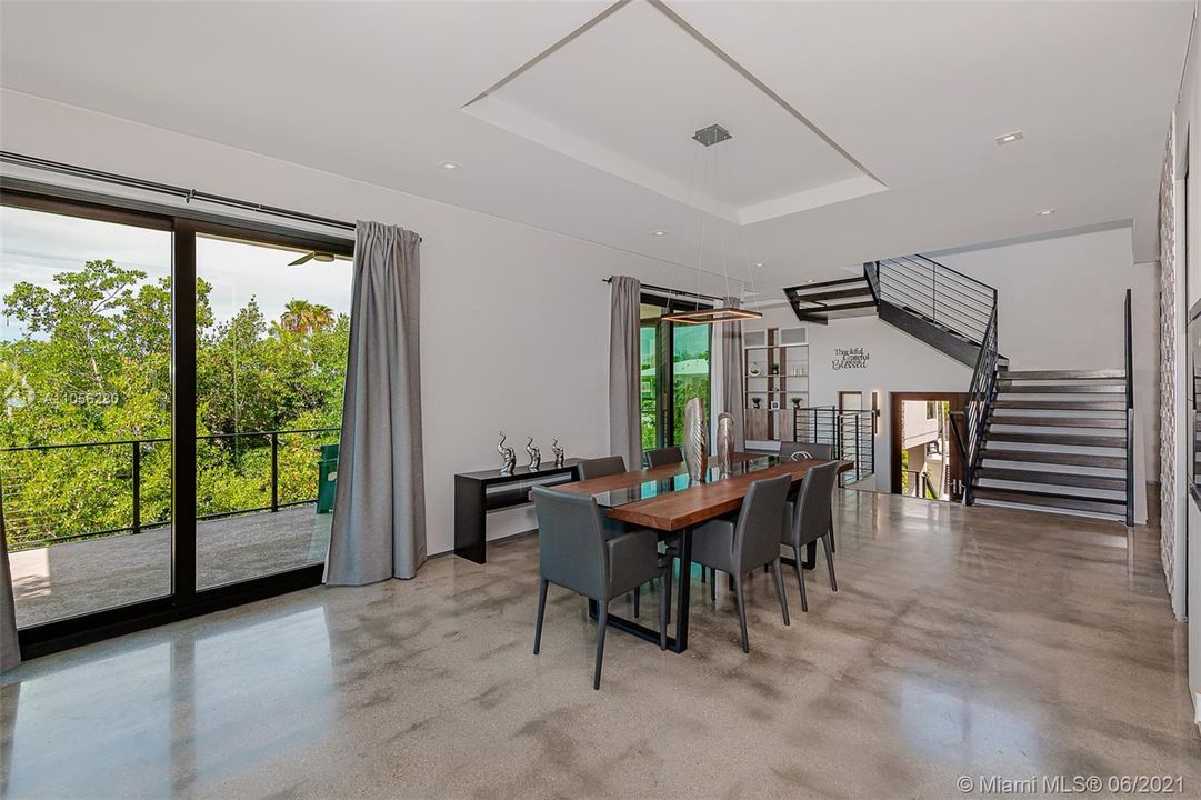 Recently Rented: $12,000 (5 beds, 3 baths, 3317 Square Feet)