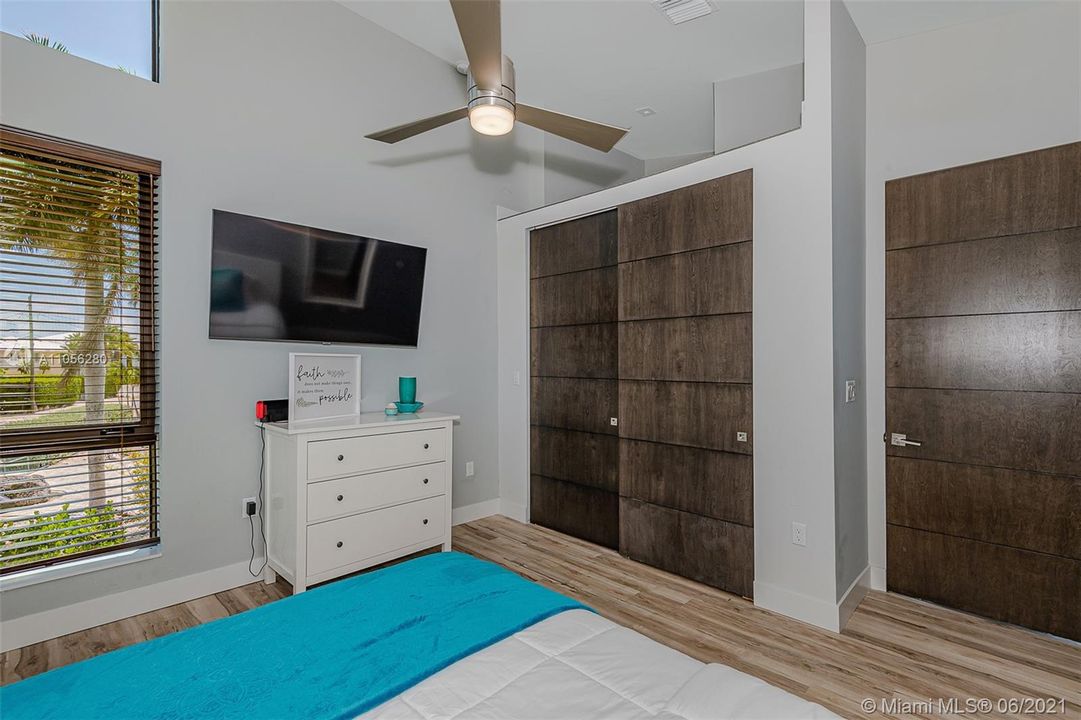 Recently Rented: $12,000 (5 beds, 3 baths, 3317 Square Feet)