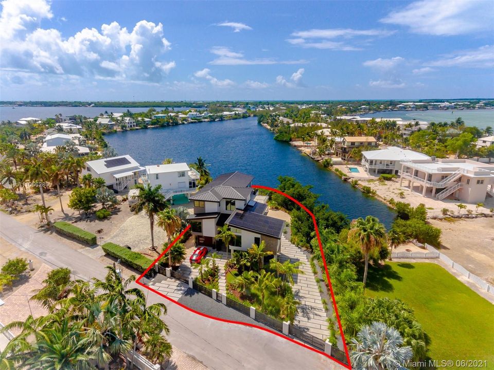 Recently Rented: $12,000 (5 beds, 3 baths, 3317 Square Feet)