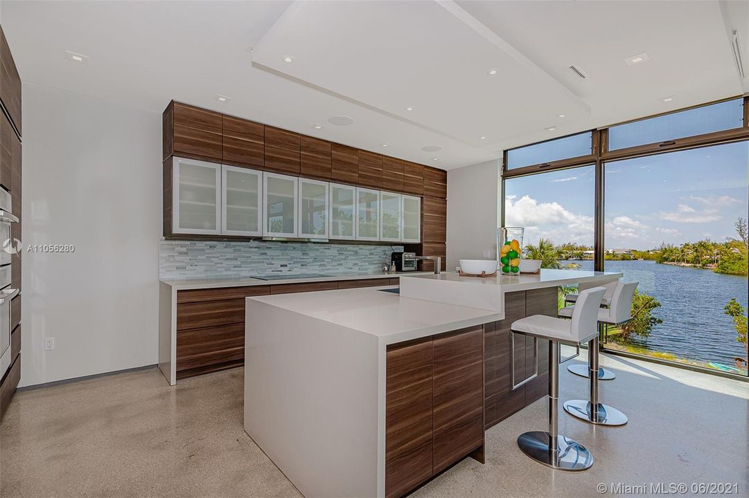 Recently Rented: $12,000 (5 beds, 3 baths, 3317 Square Feet)