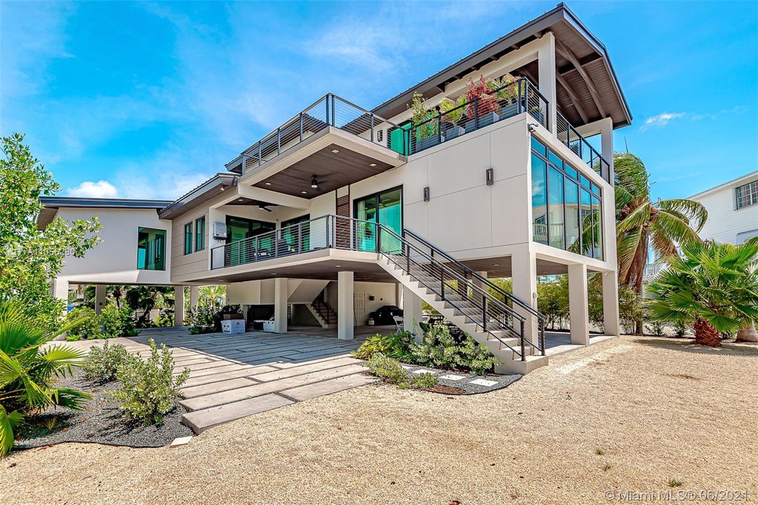 Recently Rented: $12,000 (5 beds, 3 baths, 3317 Square Feet)