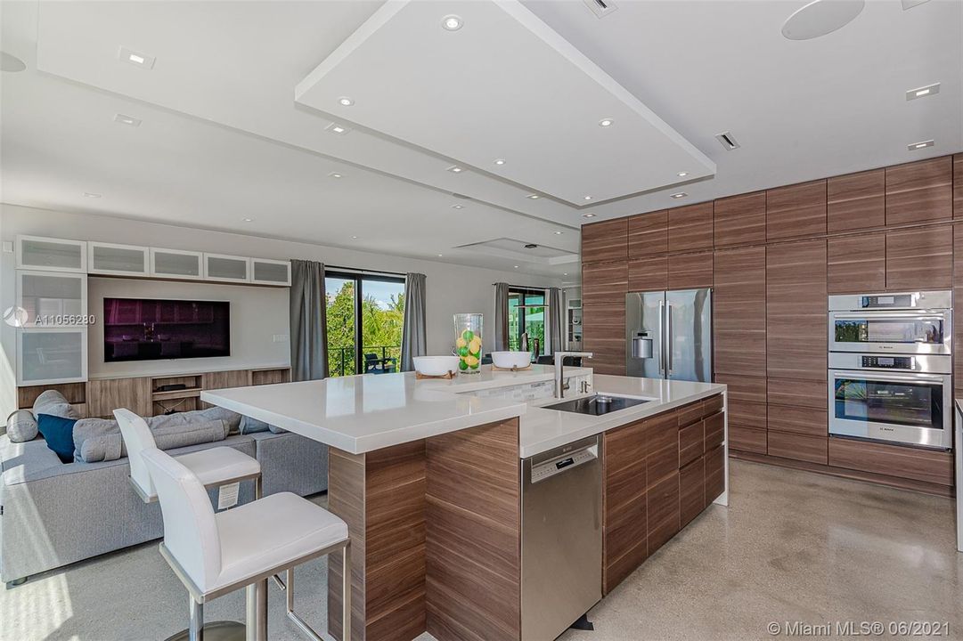 Recently Rented: $12,000 (5 beds, 3 baths, 3317 Square Feet)