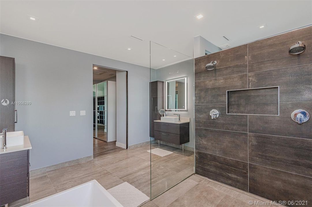 Recently Rented: $12,000 (5 beds, 3 baths, 3317 Square Feet)