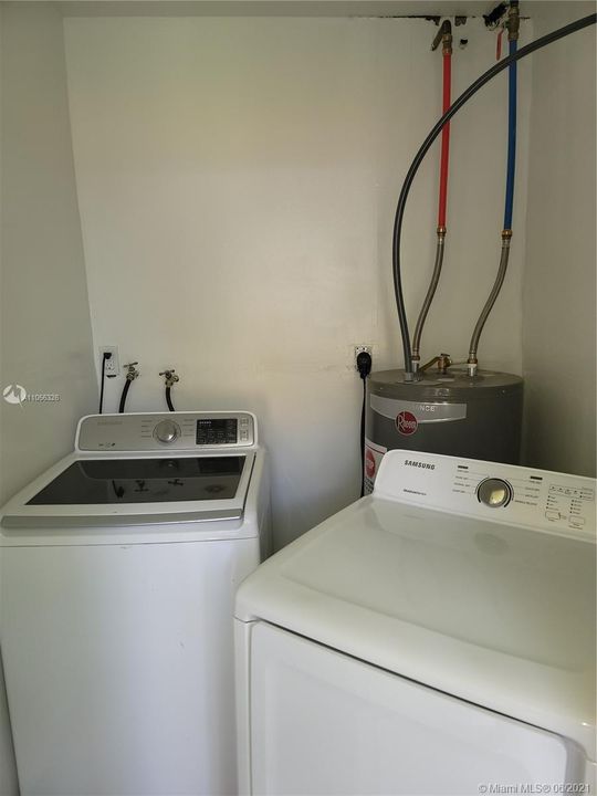 Recientemente alquilado: $1,600 (2 camas, 2 baños, 2100 Pies cuadrados)