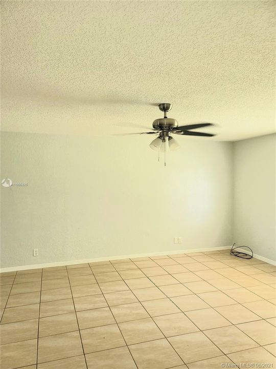 Recientemente alquilado: $1,600 (2 camas, 2 baños, 2100 Pies cuadrados)