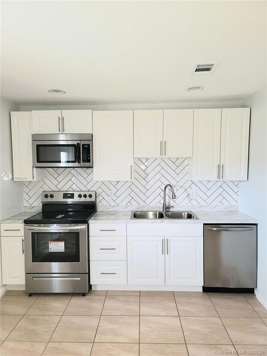 Recientemente alquilado: $1,600 (2 camas, 2 baños, 2100 Pies cuadrados)