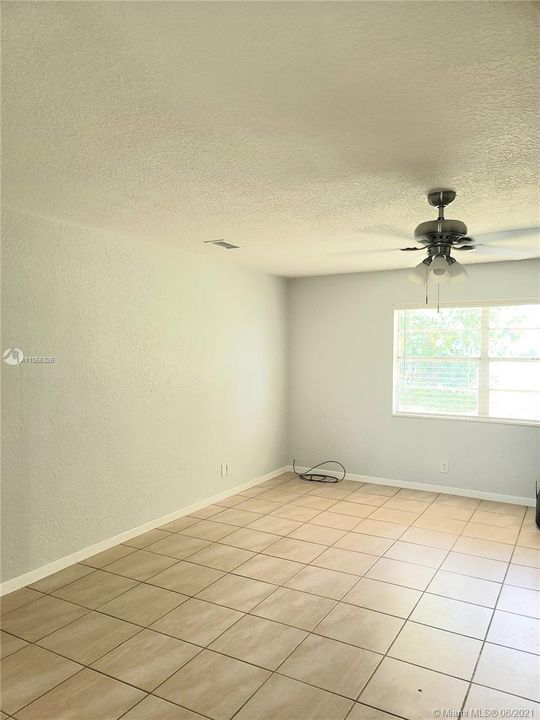 Recientemente alquilado: $1,600 (2 camas, 2 baños, 2100 Pies cuadrados)