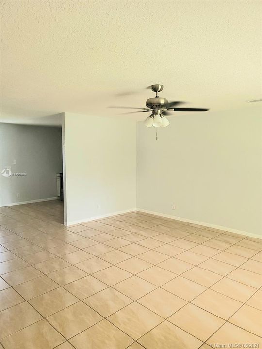 Recientemente alquilado: $1,600 (2 camas, 2 baños, 2100 Pies cuadrados)