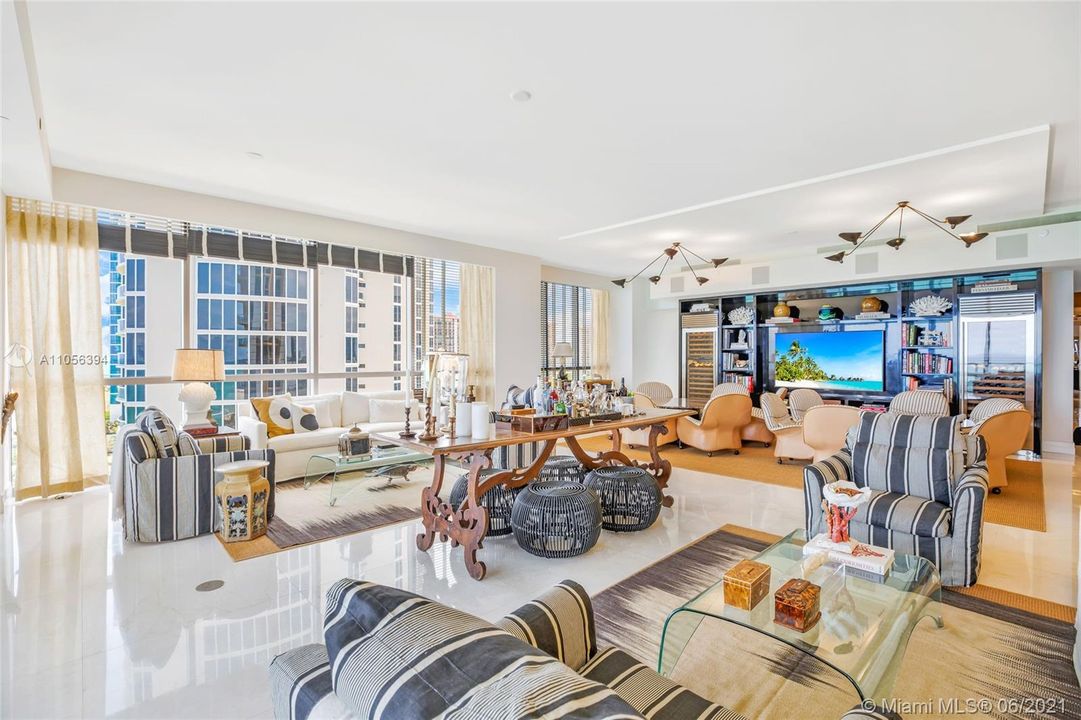Recently Sold: $6,549,000 (4 beds, 6 baths, 4609 Square Feet)