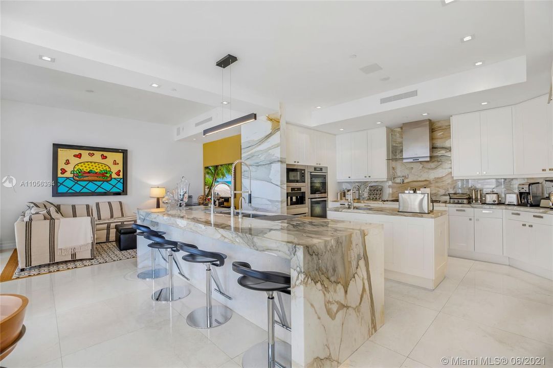 Recently Sold: $6,549,000 (4 beds, 6 baths, 4609 Square Feet)