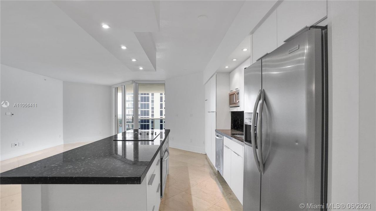 Recently Sold: $1,375,000 (2 beds, 2 baths, 1550 Square Feet)