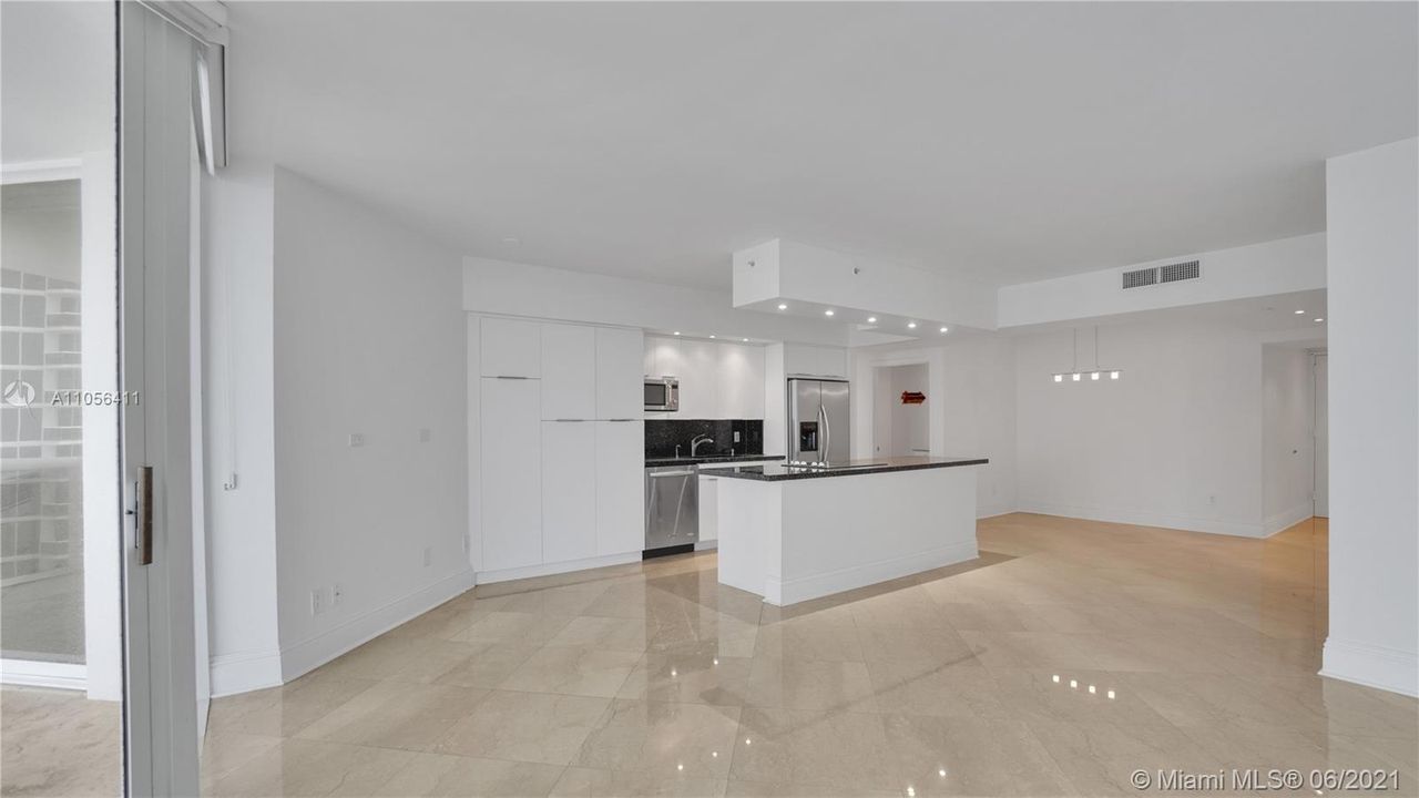 Recently Sold: $1,375,000 (2 beds, 2 baths, 1550 Square Feet)