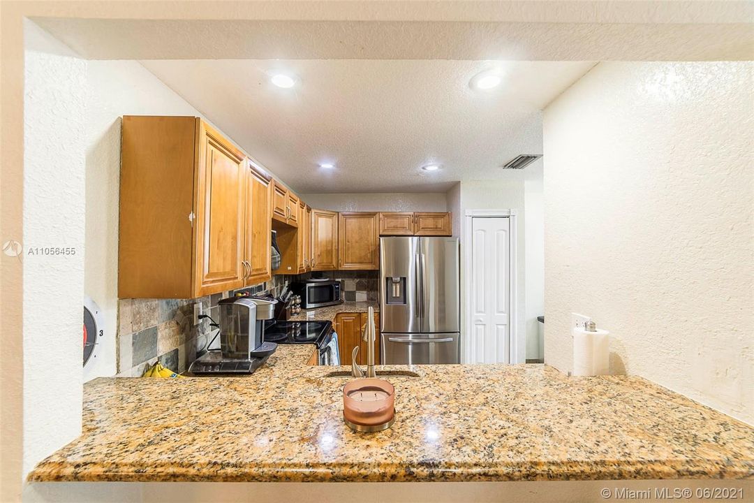 Vendido Recientemente: $339,000 (3 camas, 3 baños, 1624 Pies cuadrados)