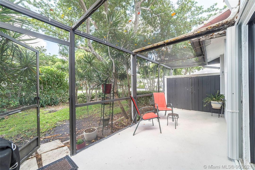 Vendido Recientemente: $339,000 (3 camas, 3 baños, 1624 Pies cuadrados)