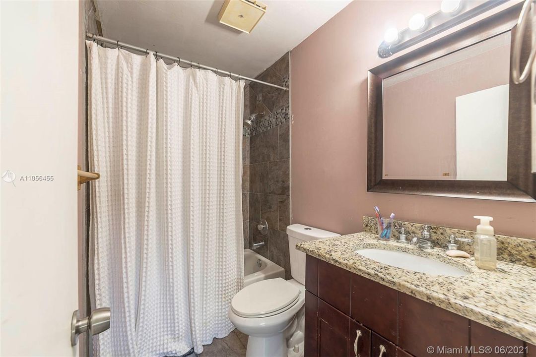 Vendido Recientemente: $339,000 (3 camas, 3 baños, 1624 Pies cuadrados)