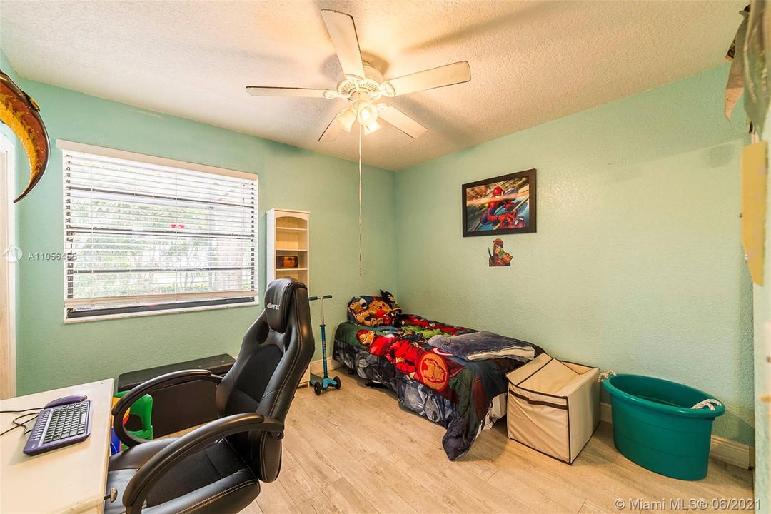 Vendido Recientemente: $339,000 (3 camas, 3 baños, 1624 Pies cuadrados)