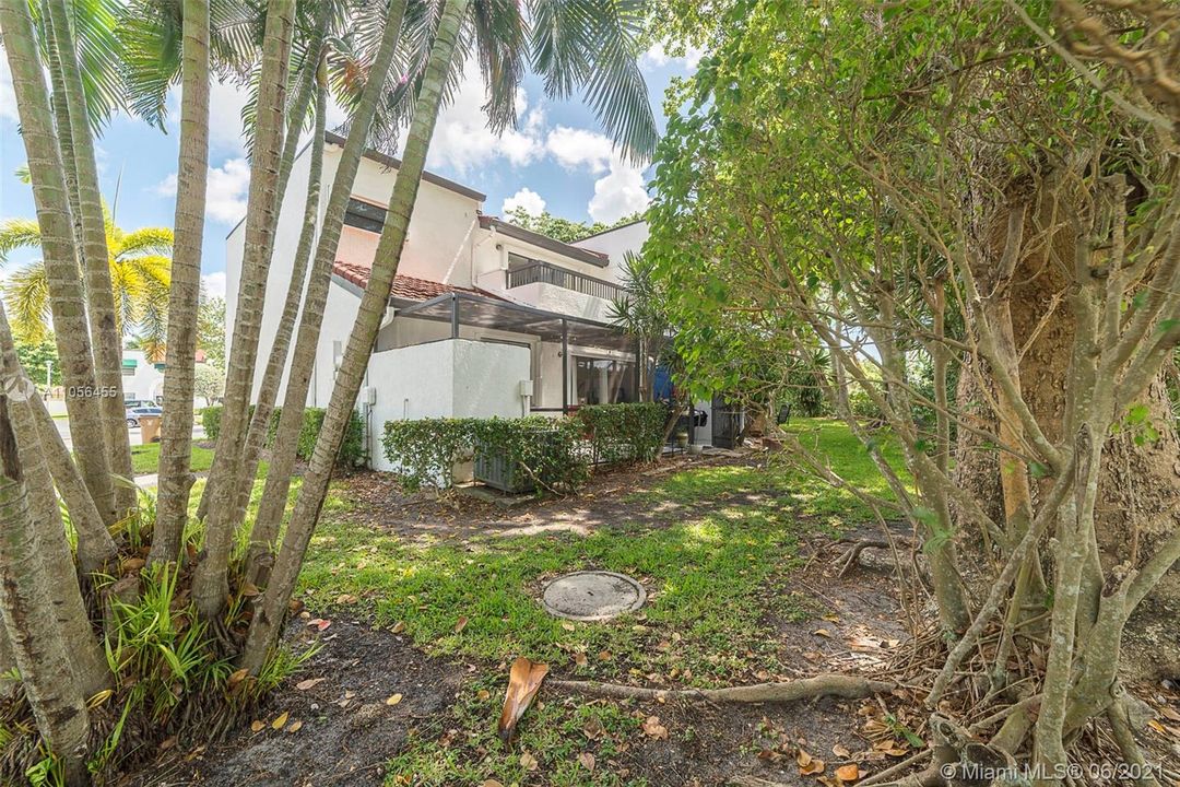 Vendido Recientemente: $339,000 (3 camas, 3 baños, 1624 Pies cuadrados)