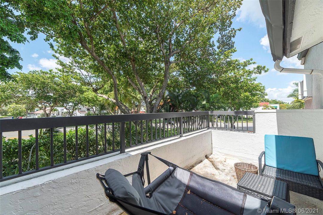 Vendido Recientemente: $339,000 (3 camas, 3 baños, 1624 Pies cuadrados)