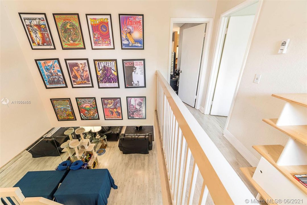 Vendido Recientemente: $339,000 (3 camas, 3 baños, 1624 Pies cuadrados)
